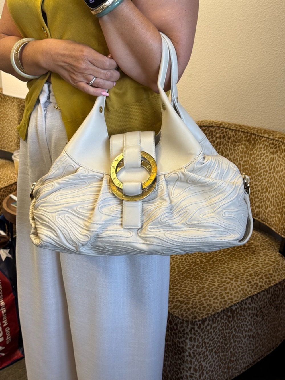 💯Auth Bvlgari Cream Leather Shoulder Bag/Satchel w Gold BVLGARI Rings &hardware - Picture 4 of 16